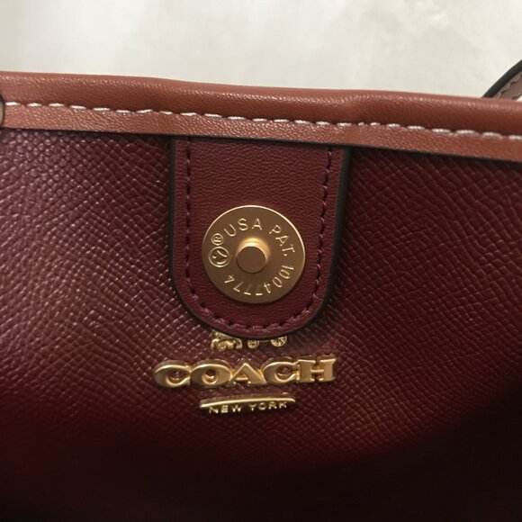 NWT COACH Peanuts Snoopy Tote bag! - Picture 11 of 14